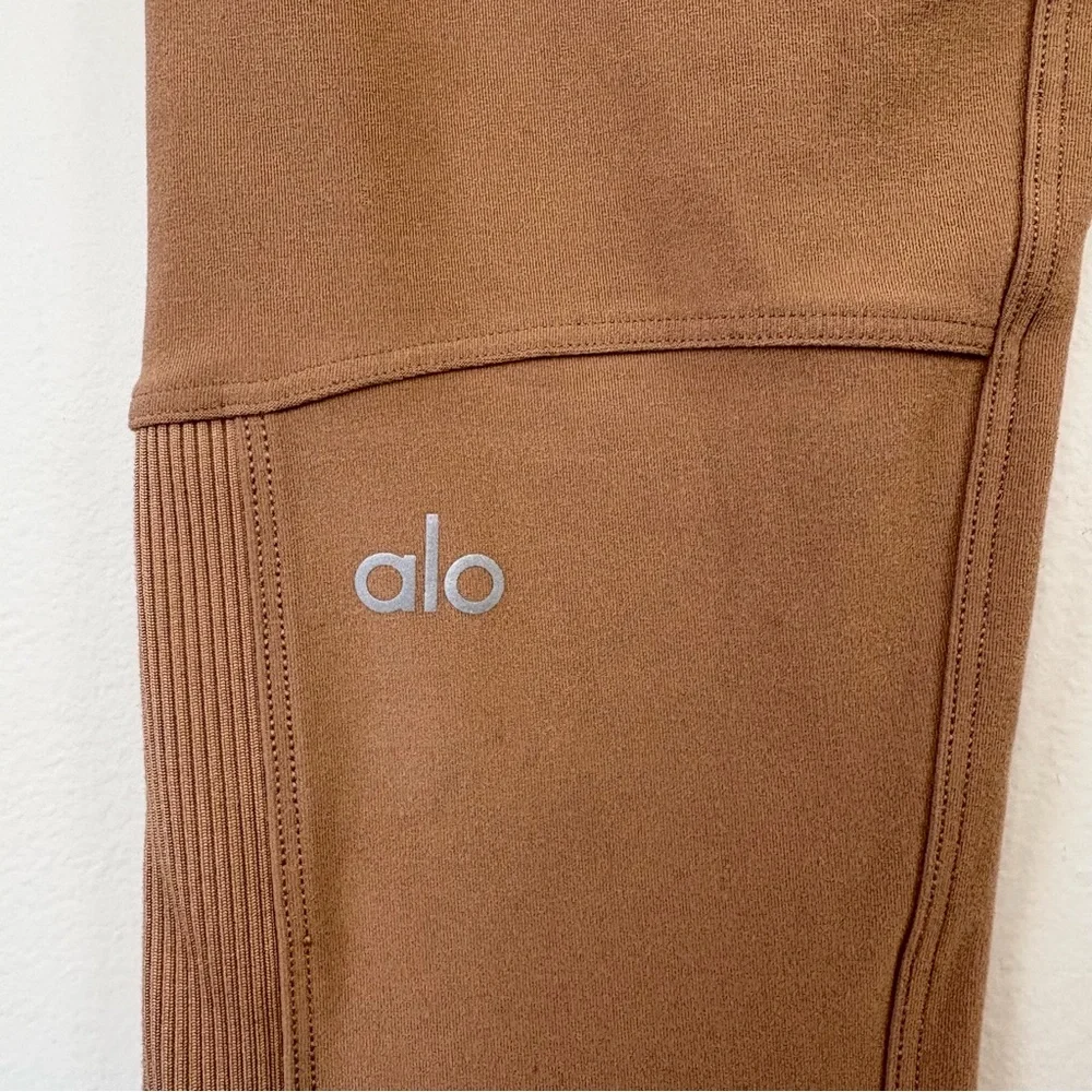 Alo Yoga Alosoft High-Waist Head Start‎ Legging Sz M Almond